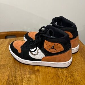 Air Jordan Access Shattered Backboard Sz 7.5 Orange Black High-Top AR3762-008